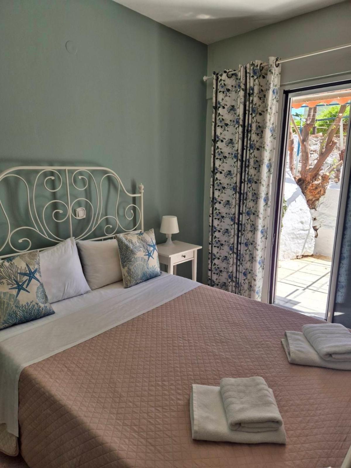 Drossinos Studios Poros Town Ngoại thất bức ảnh